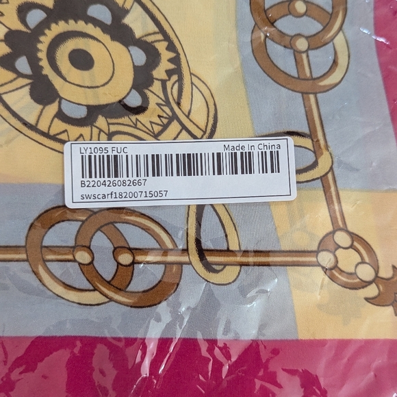 Elegant Multicolor Chain Print Scarves - Picture 5 of 10